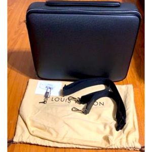 Louis Vuitton Taiga Porte Ordinateur Odessa